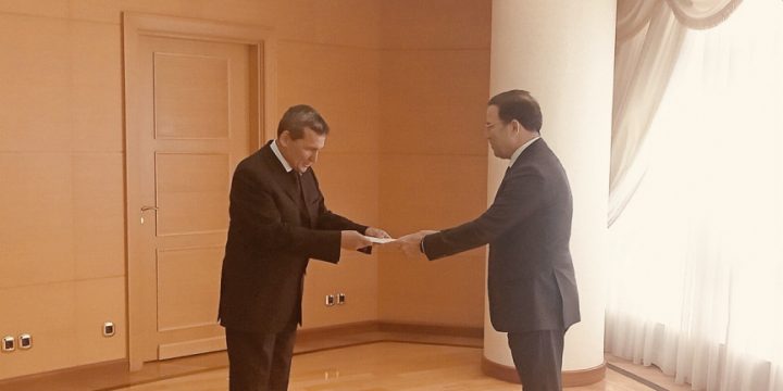 Azərbaycan səfiri etimadnaməsinin surətini Türkmənistan XİN başçısına təqdim edib