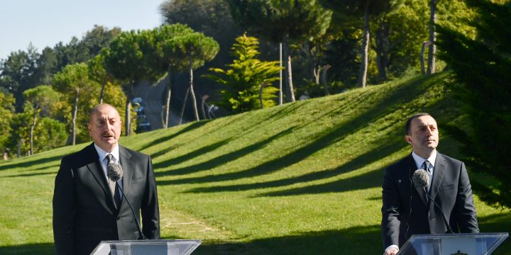 Azərbaycan Prezidenti və Gürcüstanın Baş naziri mətbuata bəyanatlarla çıxış ediblər
