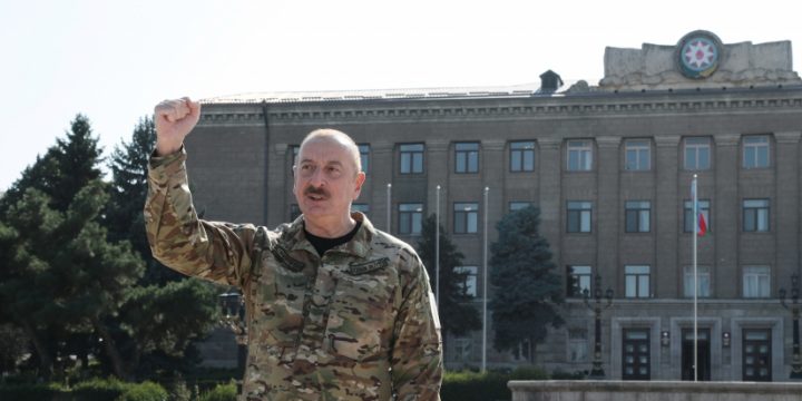 Prezident İlham Əliyev Xankəndi şəhərində Azərbaycan Respublikasının Dövlət Bayrağını ucaldıb və çıxış edib