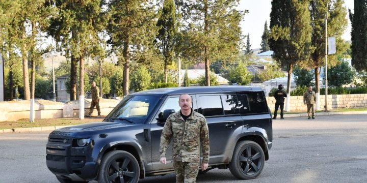 Prezident İlham Əliyev Xocavənd şəhərində Azərbaycan Respublikasının Dövlət Bayrağını ucaldıb