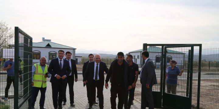 Ağalı kəndinə köç edən ailələrə mənzillərin açarı təqdim edilib