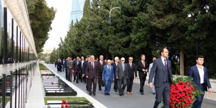 Beynəlxalq konfransın iştirakçıları Ulu Öndərin məzarını, Şəhidlər xiyabanını və “Türk şəhidliyi” abidəsini ziyarət ediblər