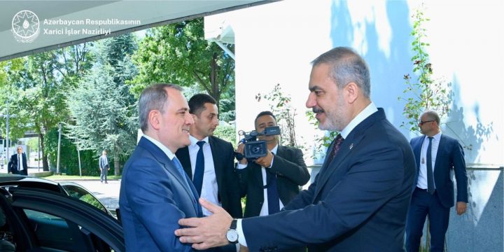 Ceyhun Bayramov və Hakan Fidan Ermənistanla sülh gündəliyini müzakirə edib