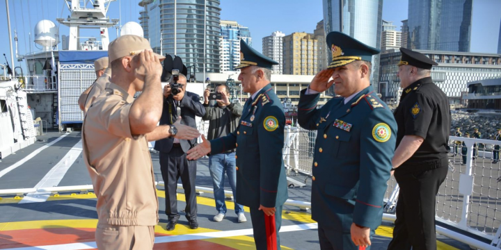 Rusiyanın “Rəsul Həmzətov” sərhəd gözətçi gəmisi Bakı limanına dostluq səfəri edib