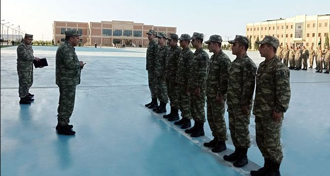 Xidmət müddəti başa çatan hərbi qulluqçuların tərxis olunması üzrə tədbirlər davam edir