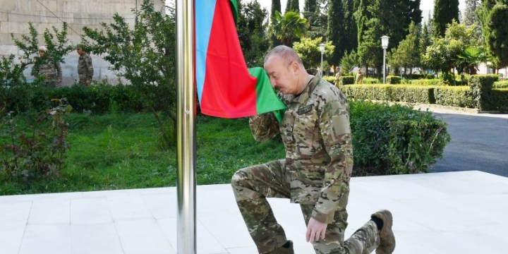 Prezident İlham Əliyev Ağdərə şəhərində Azərbaycan Respublikasının Dövlət Bayrağını ucaldıb