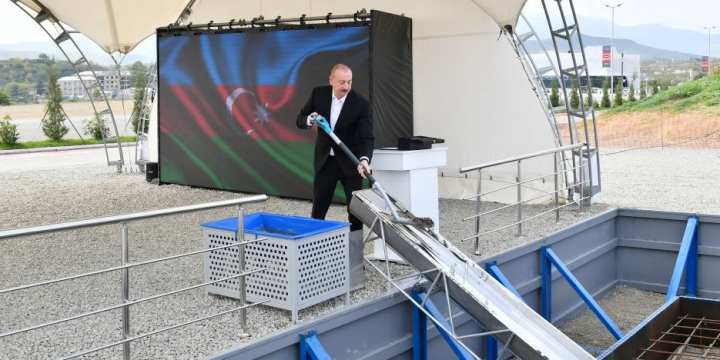 Azərbaycan Prezidenti İlham Əliyev Füzuli şəhərində ikinci yaşayış kompleksinin təməlini qoyub