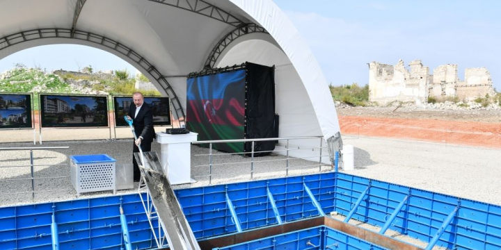Prezident İlham Əliyev Füzuli şəhərində üçüncü yaşayış kompleksinin təməlini qoyub