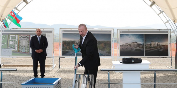 Füzuli şəhərində inzibati binanın təməli qoyulub 