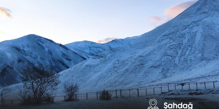 Hava şəraiti qeyri-sabit keçib, Şahdağa qar yağıb
