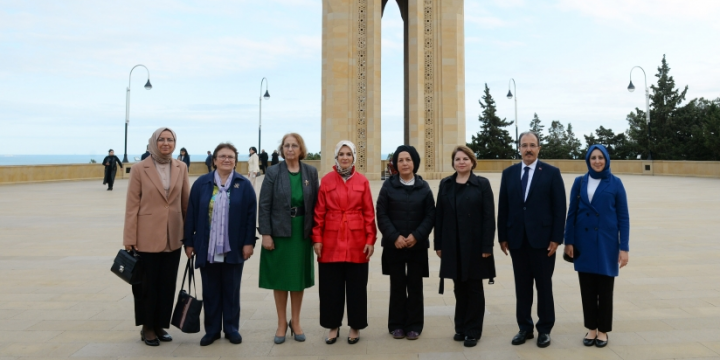 Turkish minister of family and social services pays tribute to Great Leader Heydar Aliyev and Azerbaijani martyrs