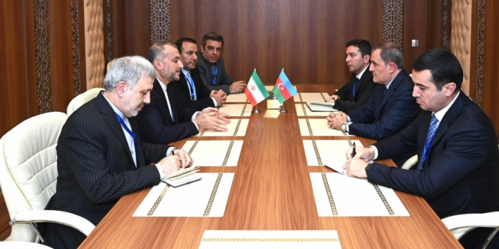 Azerbaijani, Iranian FMs discuss current situation in the region