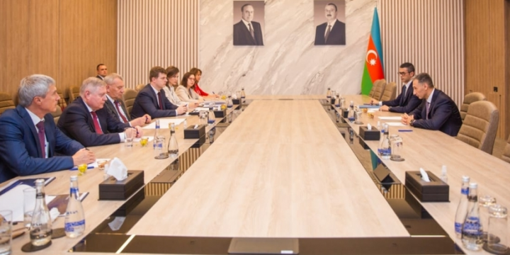 Minister Rashad Nabiyev meets with Director General of Roscosmos