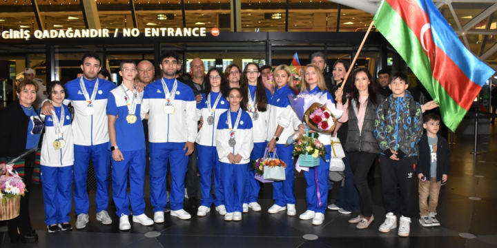 Avropa çempionatında uğurla çıxış edən Azərbaycan gimnastları Vətənə qayıdıblar