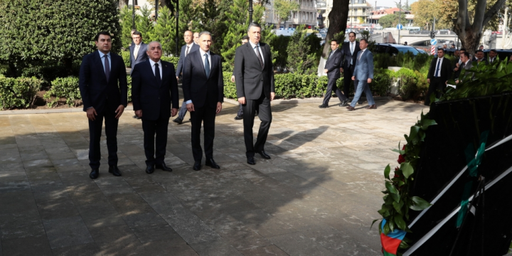Azerbaijan`s PM visits monument to National Leader Heydar Aliyev in Tbilisi