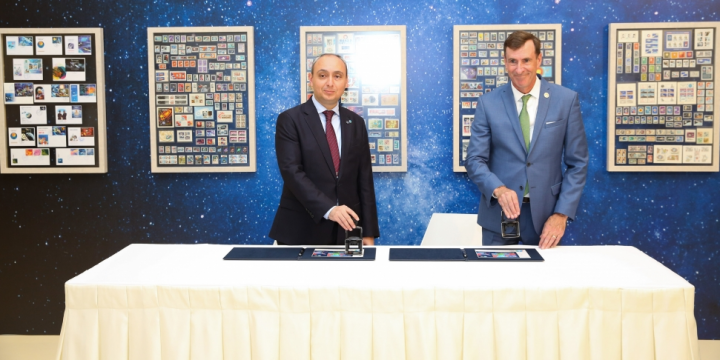 74-cü Beynəlxalq Astronavtika Konqresinə həsr olunmuş poçt markalarının möhürlənmə mərasimi keçirilib