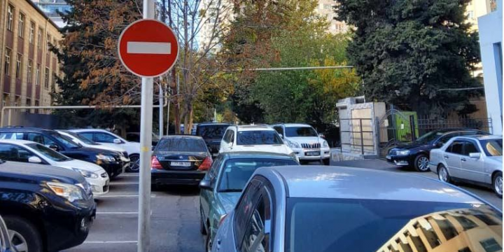 Bakıda iki küçənin kəsişməsində hərəkətin təşkilində dəyişiklik edilib