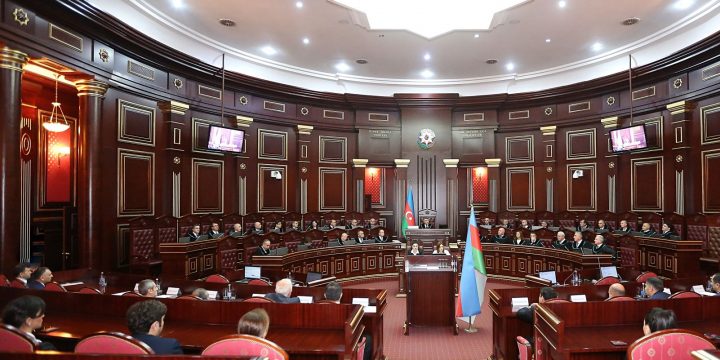 Yeni təyin olunmuş hakimlər and içiblər