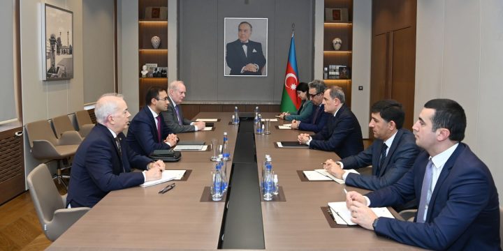 Ceyhun Bayramov “Caspian Policy Center”in sədri ilə görüşüb