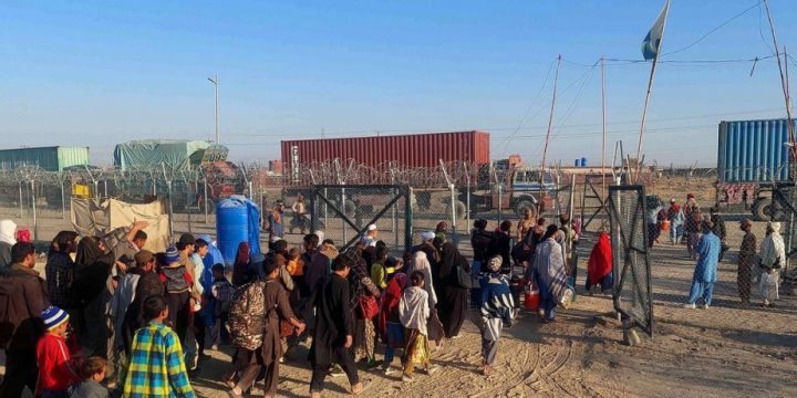 Crackdown on ‘illegal’ migrants gets underway in Pakistan