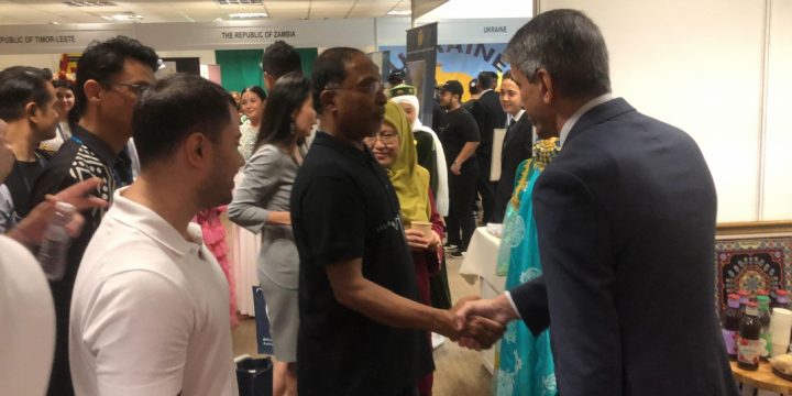 Azerbaijani pavilion launched at fair in Malaysia arouses great interest