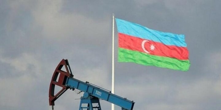 Azerbaijani oil price slightly increases