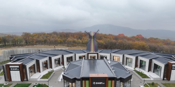 Prezident İlham Əliyev və Birinci xanım Mehriban Əliyeva İsmayıllıda DOST İnklüziv İnkişaf və Yaradıcılıq Mərkəzinin “DOST EVİ” filialının açılışında iştirak ediblər