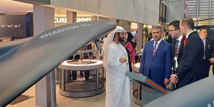 Azərbaycan Müdafiə Nazirliyinin rəhbər heyəti “EDGE” şirkətinin stendini ziyarət edib