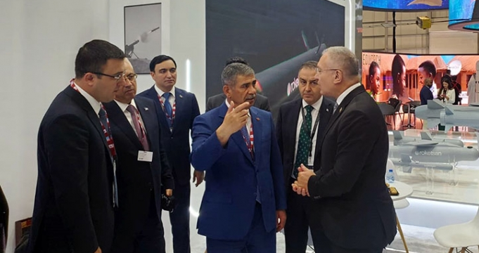 Azerbaijan Defense Ministry, Türkiye’s ROKETSAN discuss military-technical cooperation
