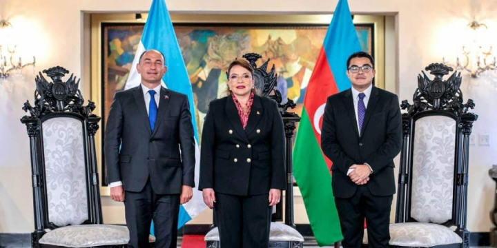 Azerbaijani Ambassador presents his credentials to President of Honduras