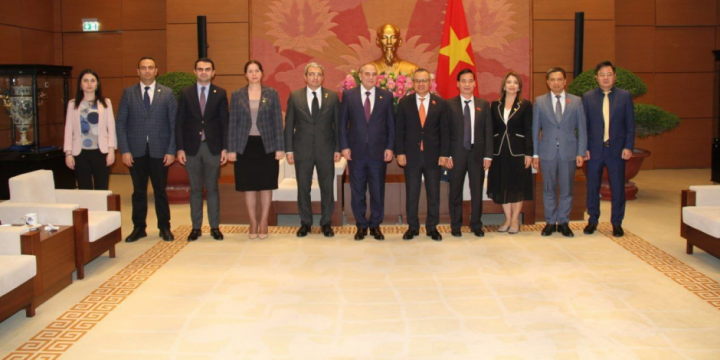 New Azerbaijan Party delegation pays visit to Vietnam