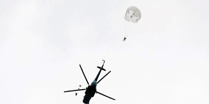 Marine special forces of Azerbaijan Naval Forces perform parachute jumps