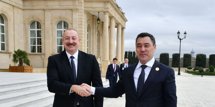 Prezident İlham Əliyev Qırğızıstan Prezidenti Sadır Japarov ilə görüşüb