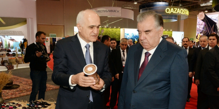 Tacikistan Prezidenti “SPECA Ölkələrinin Sərgisi: Dayanıqlı inkişaf üçün regional əməkdaşlıq” adlı sərgi ilə tanış olub