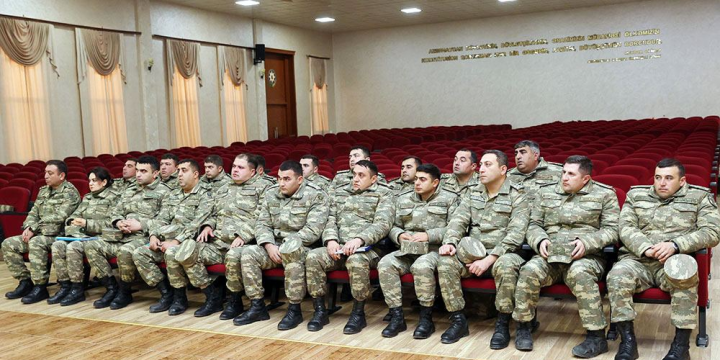Hərbi qulluqçularla tərbiyəvi işin təşkili üzrə metodiki məşğələlər keçirilib