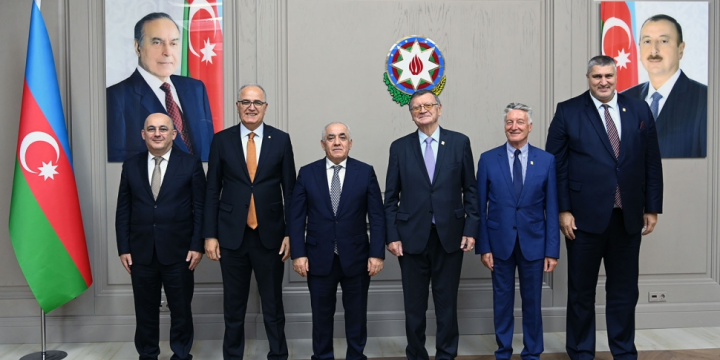 Azerbaijani PM Ali Asadov meets with Presidents of European Volleyball Confederation and Turkish Volleyball Federation