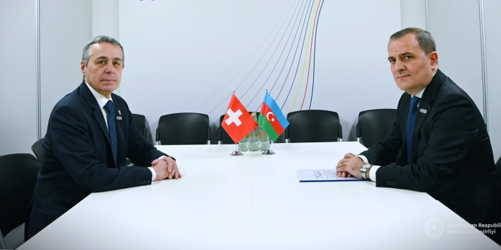 Ceyhun Bayramov İsveçrənin XİN rəhbəri ilə görüşüb