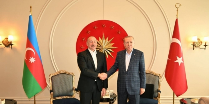 President of Türkiye congratulates his Azerbaijani counterpart on Victory Day