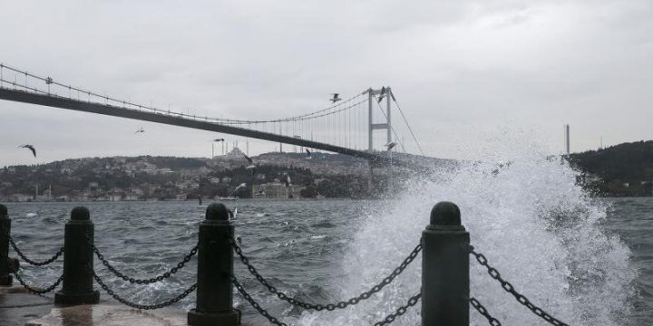 İstanbul boğazında gəmilərin hərəkəti dayandırılıb