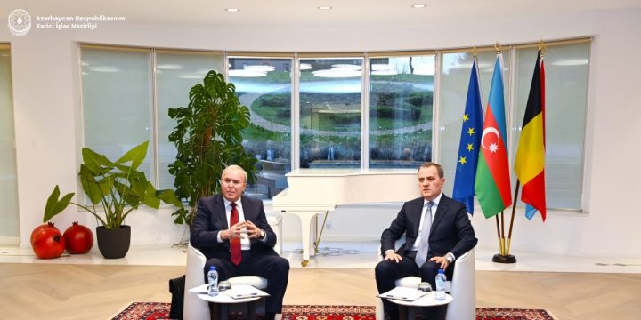Azerbaijani FM meets with representatives of media outlets and influential think tanks in Brussels