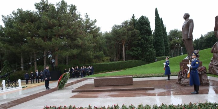 Georgian parliamentary delegation visits Great Leader’s grave and Alley of Martyrs