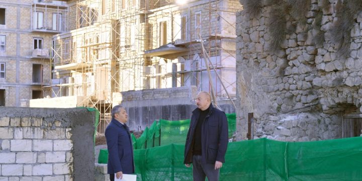 Prezident İlham Əliyev Şuşada 23 binadan ibarət ilk yaşayış kompleksində aparılan tikinti işlərinin gedişi ilə tanış olub