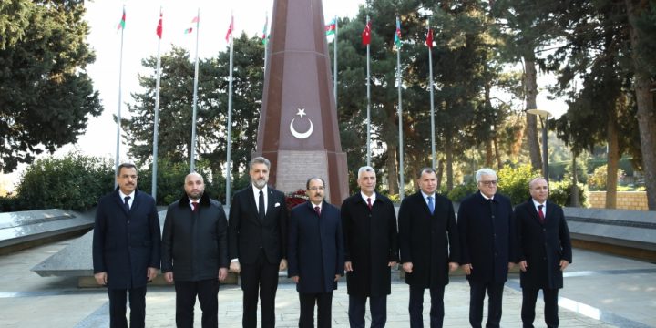 Türkiyənin ticarət naziri Bakıda Şəhidlər xiyabanını və “Türk şəhidliyi” abidəsini ziyarət edib