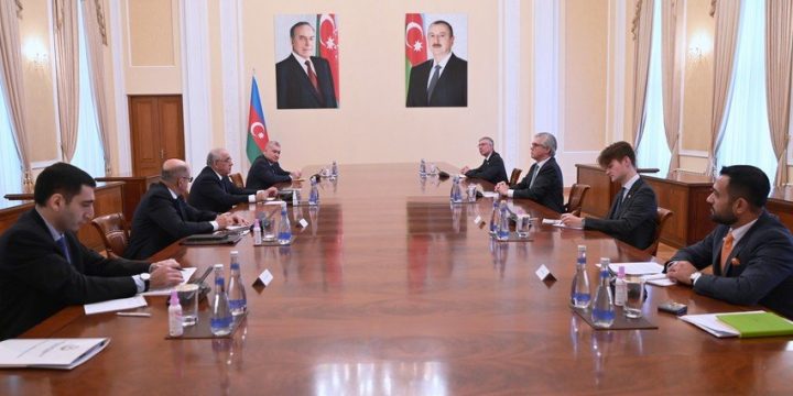 Əli Əsədov Böyük Britaniya Dövlət katibinin müavini ilə görüşüb
