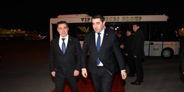 Chairman of Georgian Parliament arrives in Azerbaijan for official visit