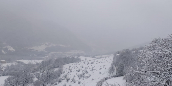 Ölkənin əksər hissəsinə yağış, dağlıq ərazilərə qar yağıb