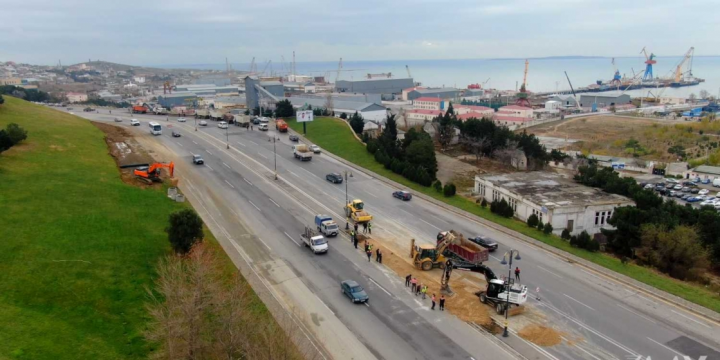 8 Noyabr prospektinin bir hissəsində təmir işləri aparılır