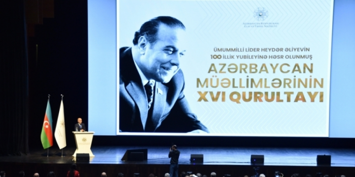 Azərbaycan müəllimlərinin XVI qurultayı davam edir