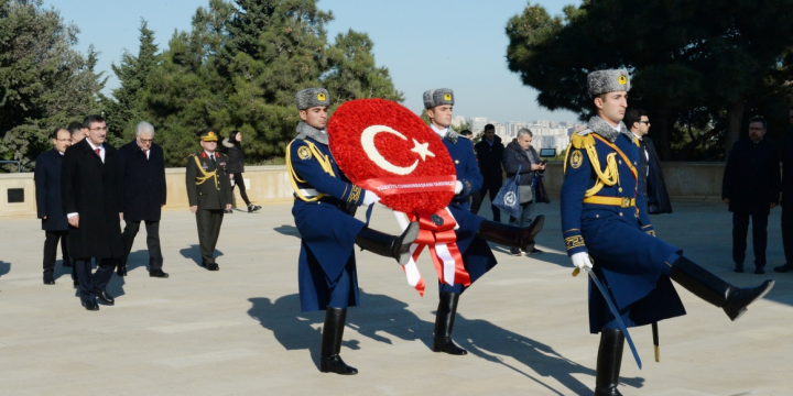 Turkish Vice President visits Alley of Martyrs and “Turkish Martyrdom” monument