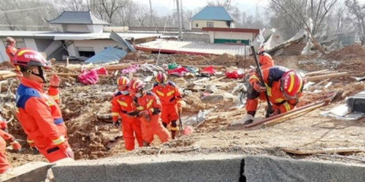 Çində zəlzələ nəticəsində həlak olanların sayı 135-ə çatıb